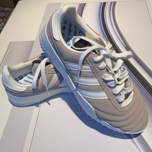 LIKE NEW ADIDAS PLATFORM size 8